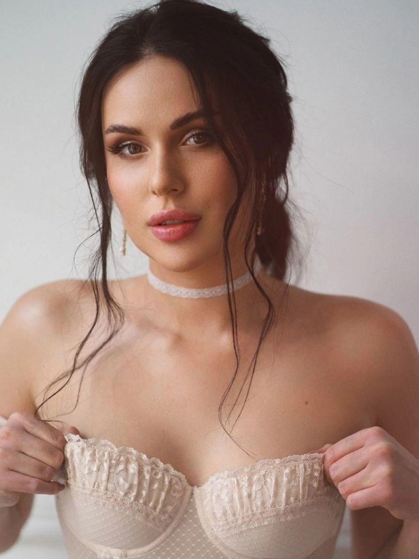 Светлана привлекательная девушка из Вышний волочек цена от 7000 руб